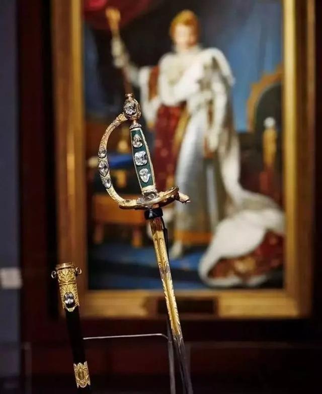 世界三大皇帝剑：拿破仑宝剑布满43颗宝石，乾隆御用剑更是奢华