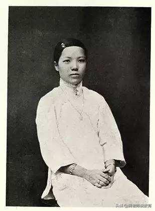 她是中国近代第一位女留学生，首位女医生，她缔造了传奇一生