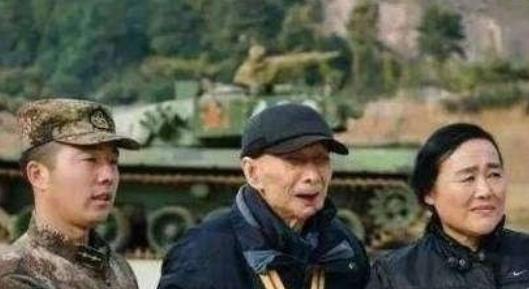 抗战老兵隐姓埋名70余年，因他这个要求，部队出动6辆坦克