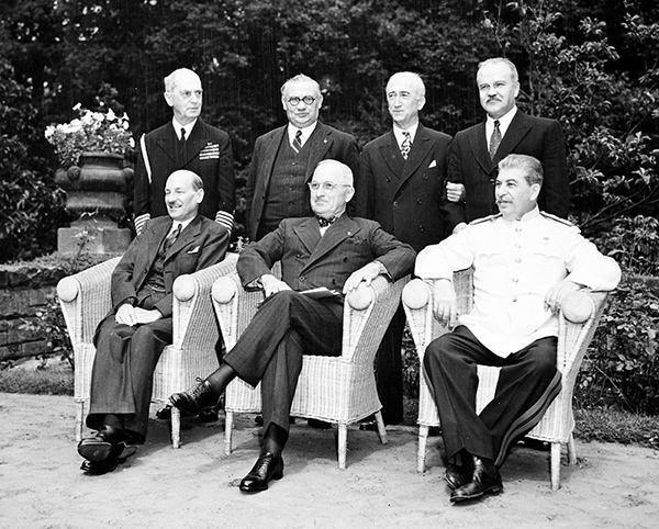 实力决定座位位置？为何二战期间三巨头会议罗斯福总统能坐C位？