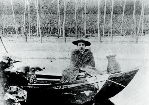 袁世凯最出名的照片，被解职之后扮作渔夫，还特意将照片刊登出去
