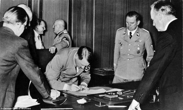 德军入侵波兰为什么意大利背信弃义？与苏联秘密条款，演戏骗美国